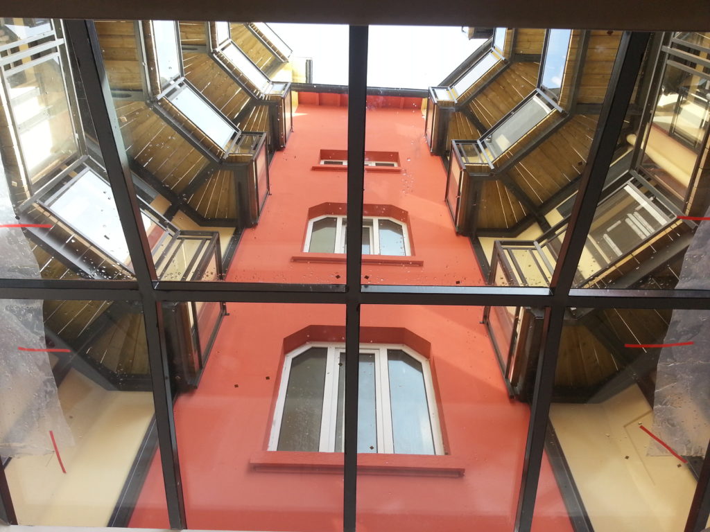 Andrea Giacomelli progettazione architettonica a Lione (Francia) vista da soffitto panoramico sala colazione